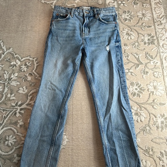 Zara | Distressed Jeans - Picture 3 of 6